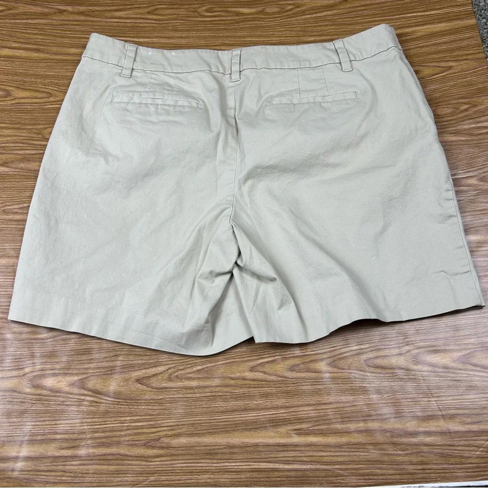 Talbots Perfect Short Tan Khaki Chino Shorts 6.5” Inseam - Size 16